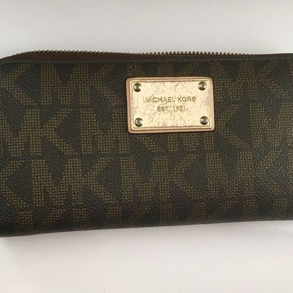 Michael Kors Brown Monogram Jet Set Zip Wallet - Picture 3 of 8